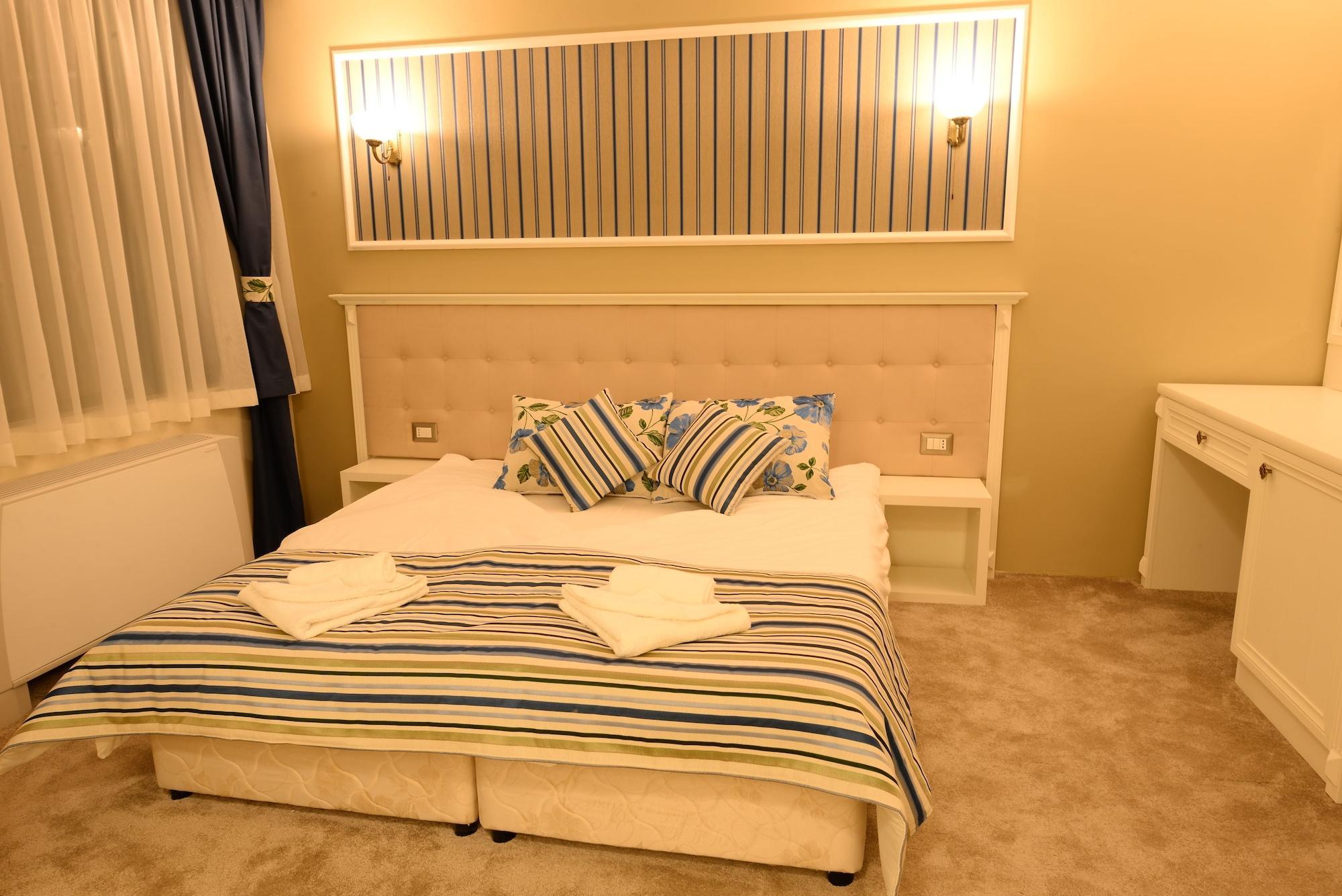 Park Hotel Raya Garden - Free Parking Veliko Tarnovo Exterior foto
